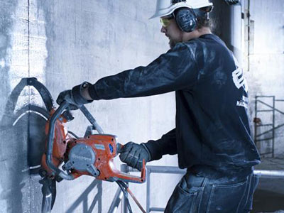 taiere beton in perete